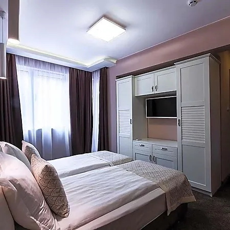 Caro Hotel 3*